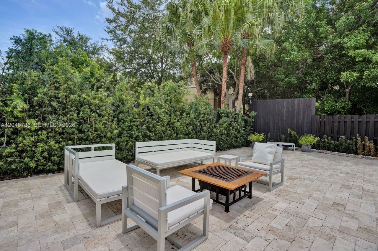 10762 NW 71st St , Doral, FL 33178 Photo