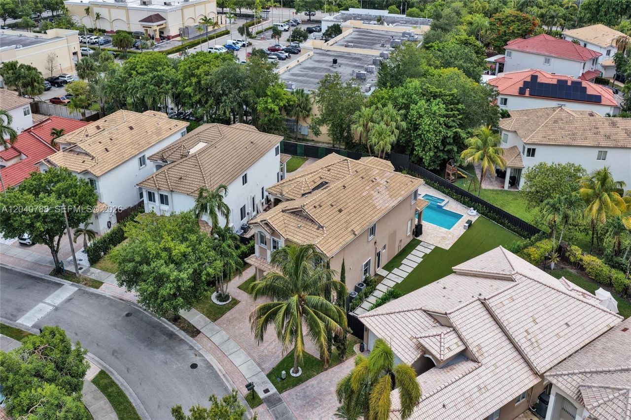 10762 NW 71st St , Doral, FL 33178 Photo