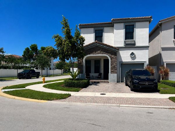 641 NE 191st St , Miami, FL 33179