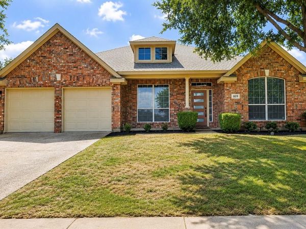 809 Camellia Court, DeSoto, TX 75115