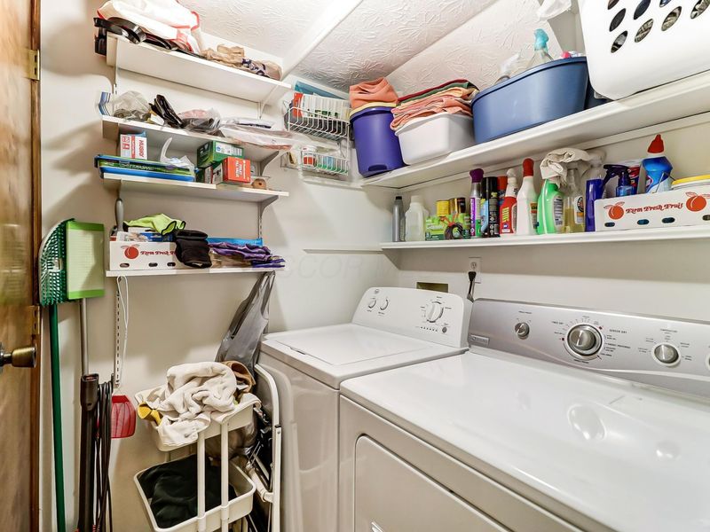 5680 Jousting Lane, Unit A, Columbus, OH 43231 Photo 12