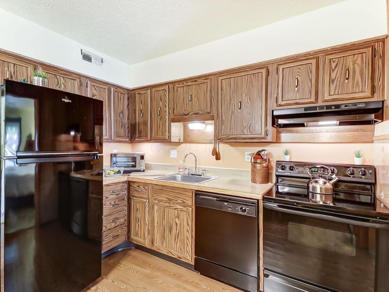 5680 Jousting Lane, Unit A, Columbus, OH 43231 Photo 15