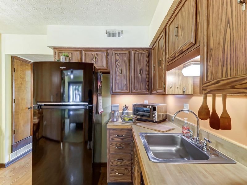 5680 Jousting Lane, Unit A, Columbus, OH 43231 Photo 16