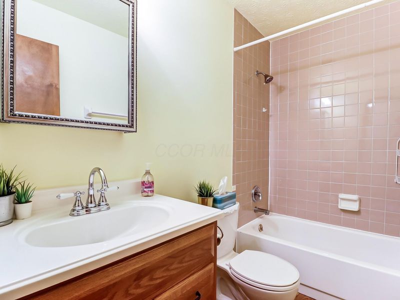 5680 Jousting Lane, Unit A, Columbus, OH 43231 Photo 24