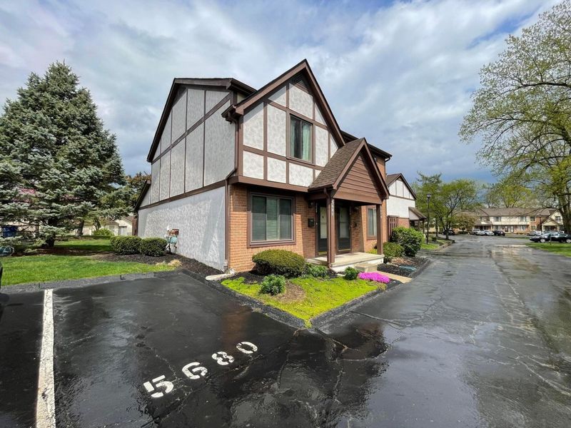 5680 Jousting Lane, Unit A, Columbus, OH 43231 Photo 4