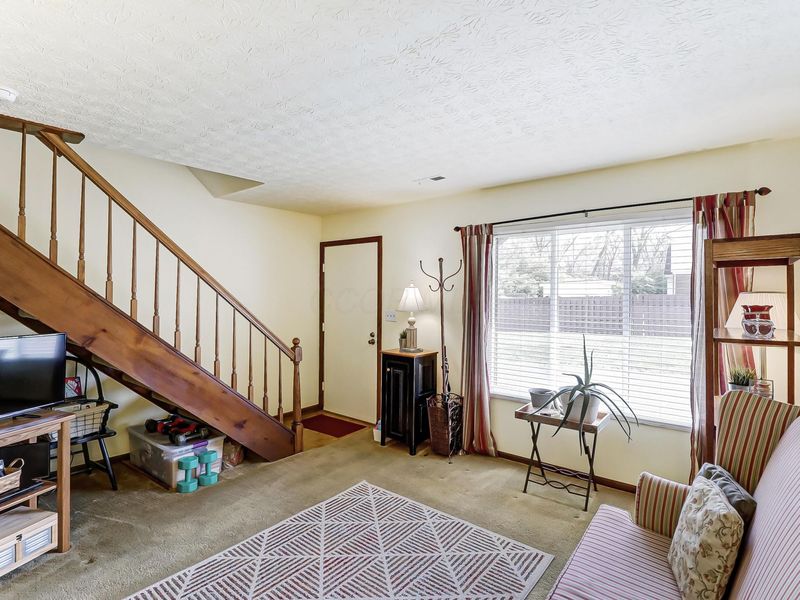 5680 Jousting Lane, Unit A, Columbus, OH 43231 Photo 9