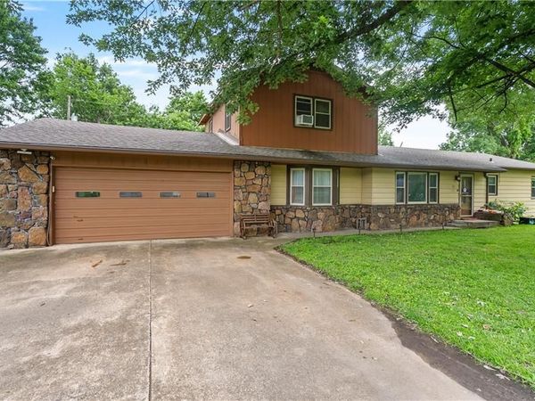 702 S 35th Street, Parsons, KS 67357