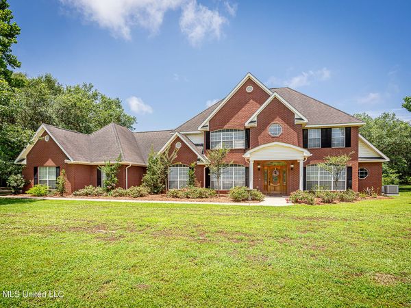 2901 Hamill Farm Road, Ocean Springs, MS 39564