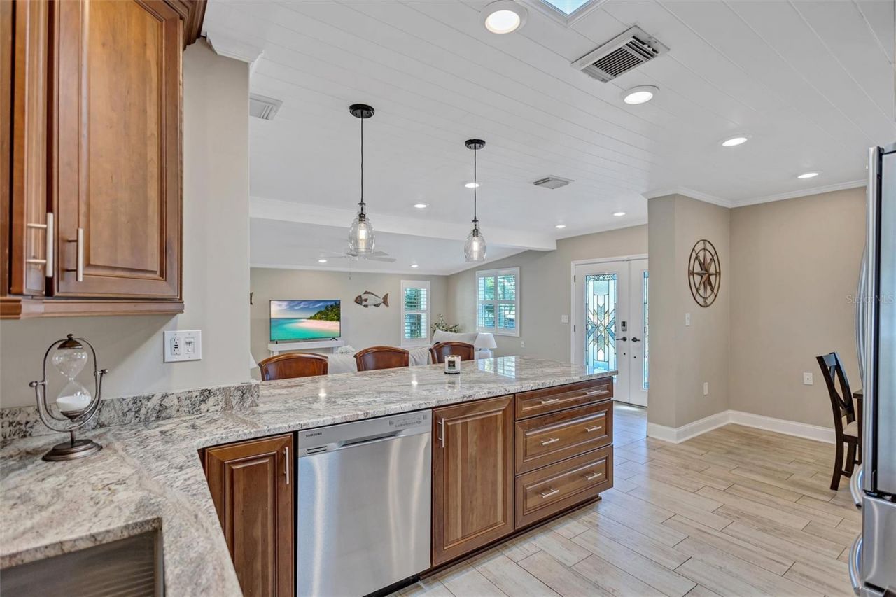 302 S Mayo Street, Crystal Beach, FL 34681 Photo