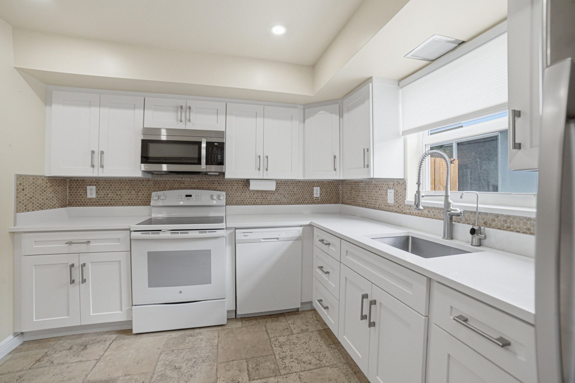 721 N Lakeside Drive, Lake Worth Beach, FL 33460 Photo