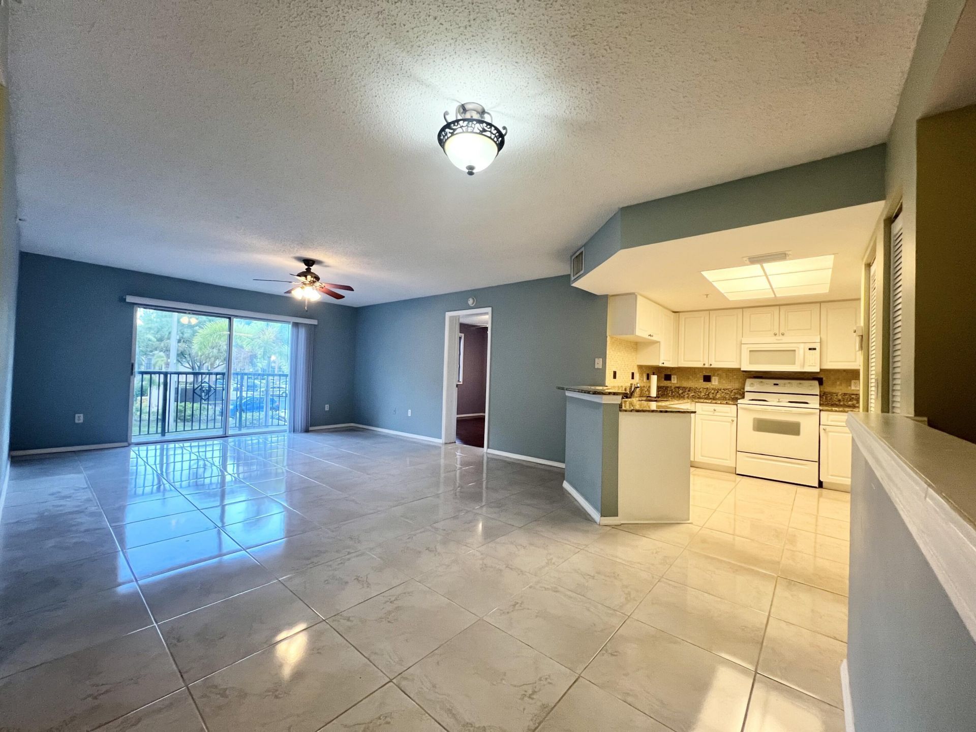 1100 Crestwood Court S, Unit 1103, Royal Palm Beach, FL 33411 Photo