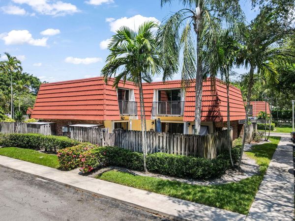 725 NW 99th Circle, Plantation, FL 33324