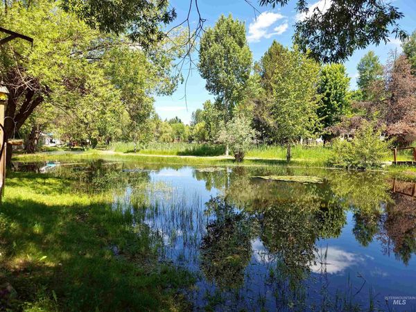 514 Sawyer St, Unit H03, Cascade, ID 83611
