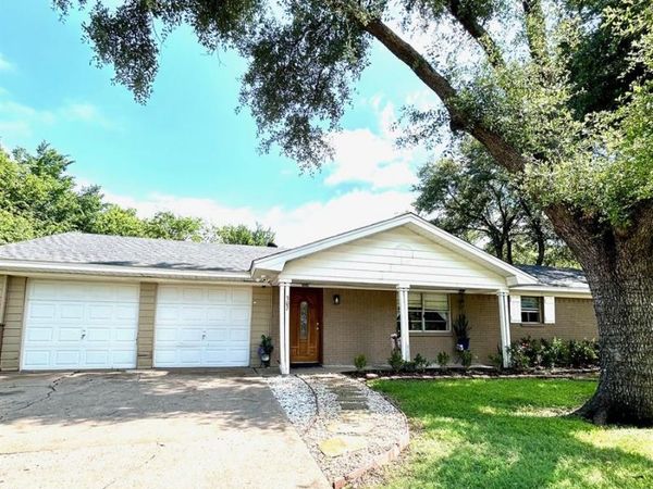 307 E 5th Street, Kaufman, TX 75142