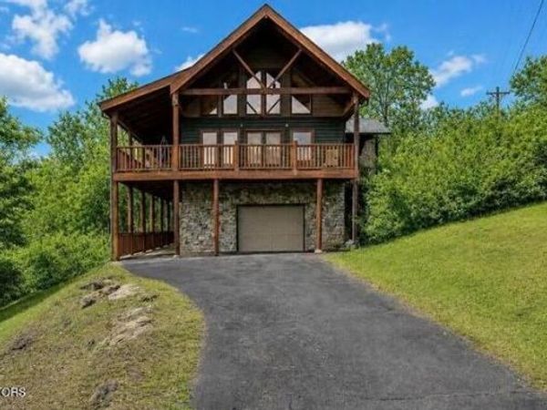 403 Happy Hollow Lane, Sevierville, TN 37876