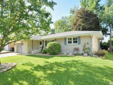 2229 CRESTVIEW Drive, Pekin, IL 61554