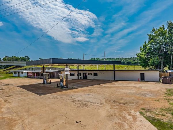 80 Broadway Street, Batesville, MS 38606