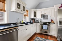 162 Spring Street photo 4