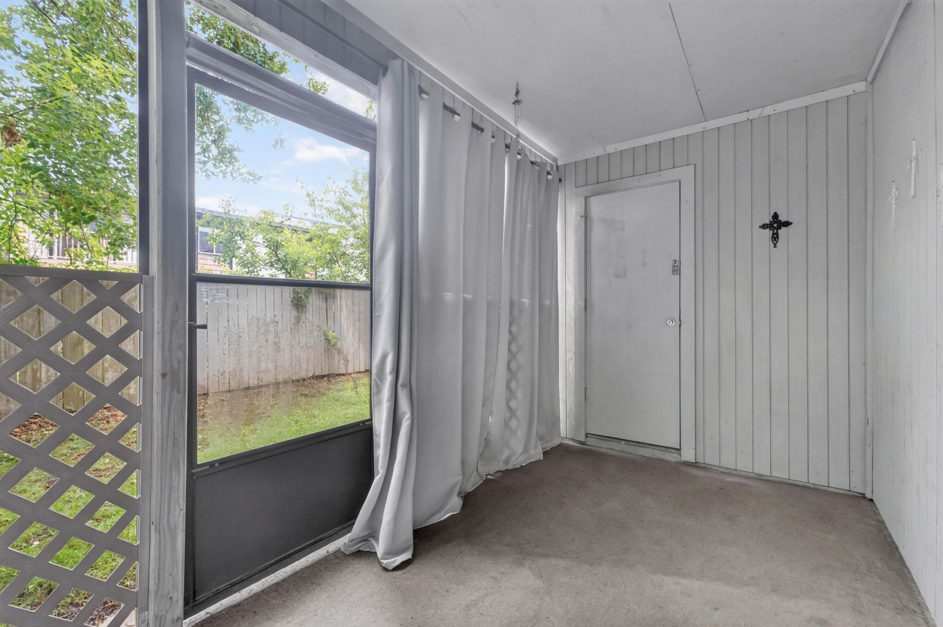 401 Greenmeadow Drive Photo 10