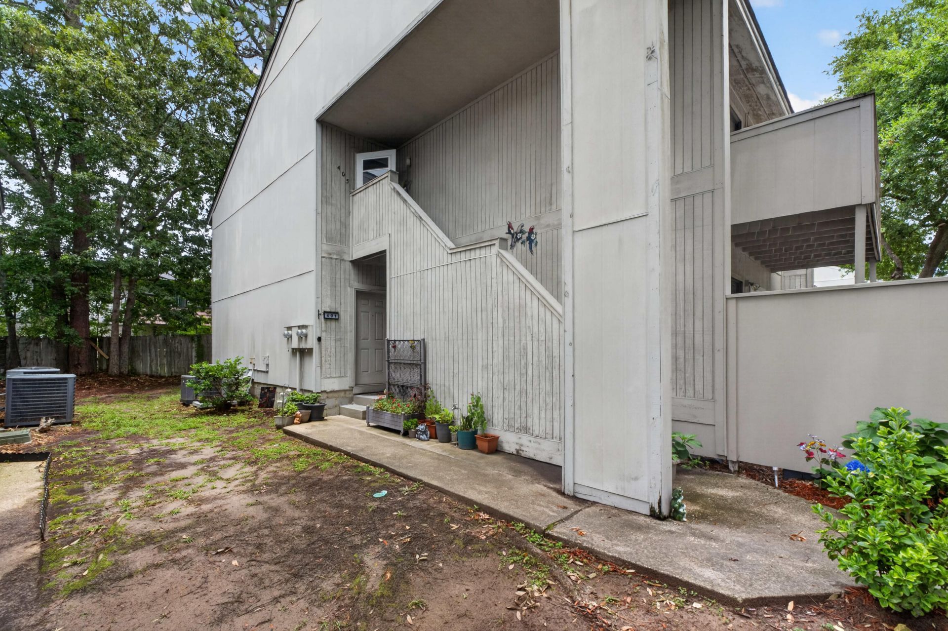 401 Greenmeadow Drive Photo 2