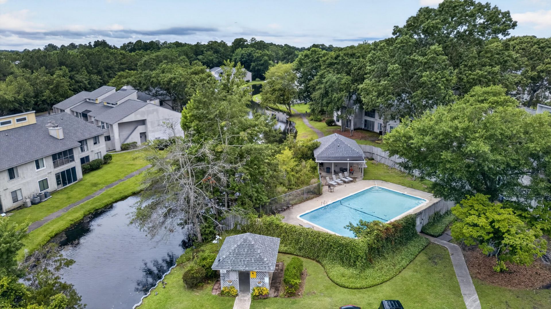 401 Greenmeadow Drive Photo 27