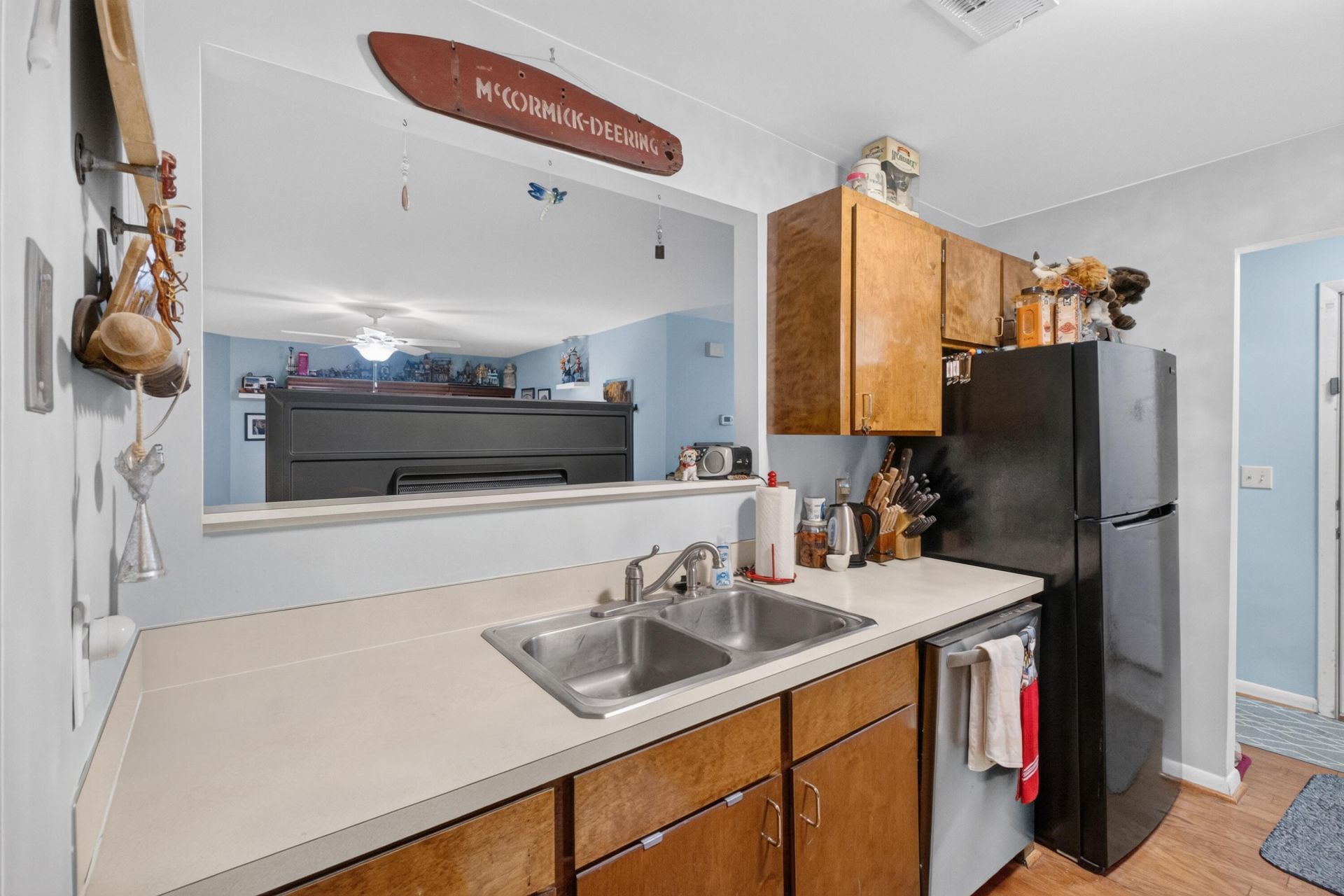 401 Greenmeadow Drive Photo 7