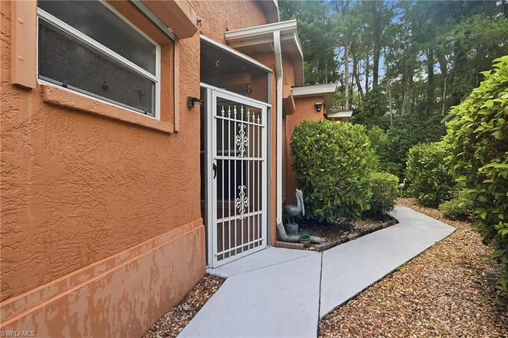 10727 Maui Cir, Estero, FL 33928 Photo