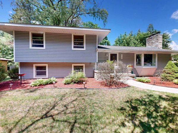 614 Meadow Brooke Lane W, Midland, MI 48640