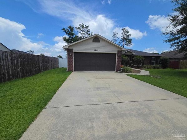 5709 Mill Stream Way, Pace, FL 32571