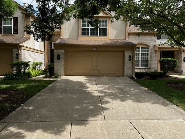 200 W Fox Hill Drive , Buffalo Grove, IL 60089