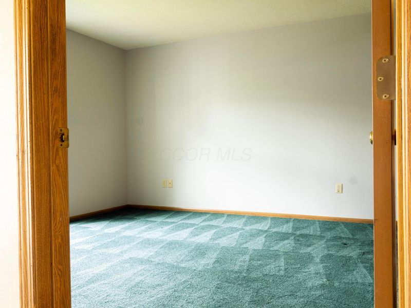 1000 Oak Bay Drive, Galloway, OH 43119 Photo 3