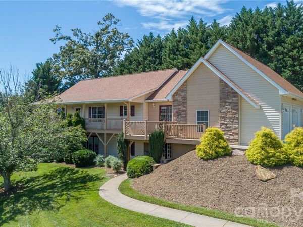 506 Brook Knoll Circle, Weaverville, NC 28787