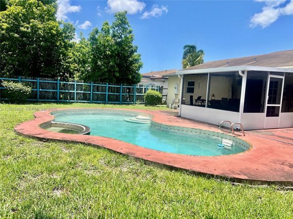 326 SW 79th Way , North Lauderdale, FL 33068