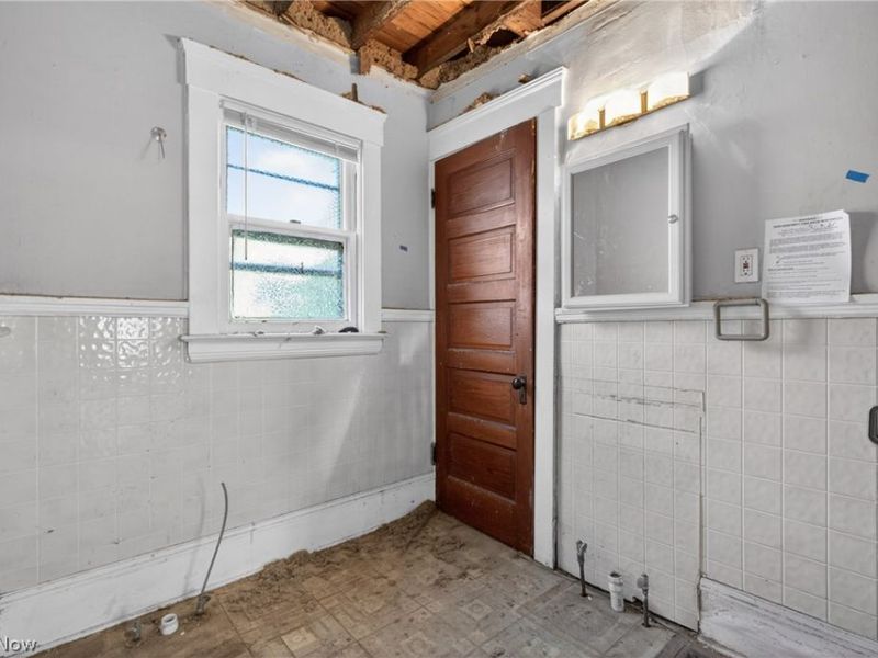 7425 Indiana Avenue, Cleveland, OH 44105 Photo 11