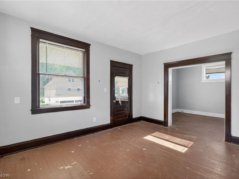 7425 Indiana Avenue, Cleveland, OH 44105 Photo 17