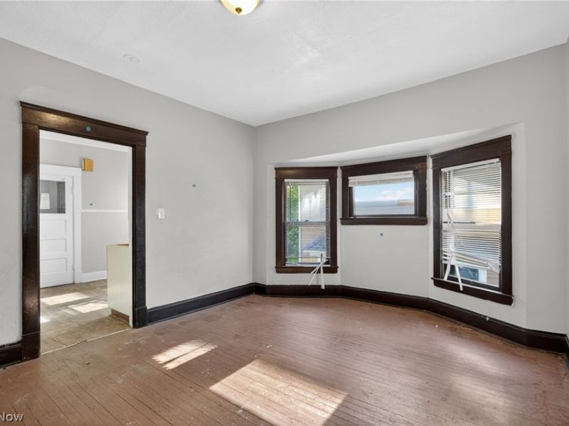7425 Indiana Avenue, Cleveland, OH 44105 Photo 19