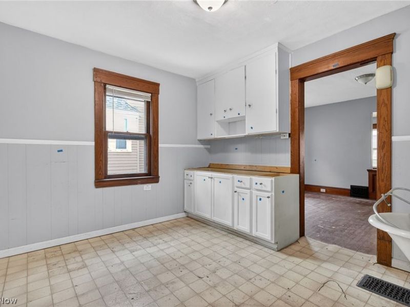 7425 Indiana Avenue, Cleveland, OH 44105 Photo 20