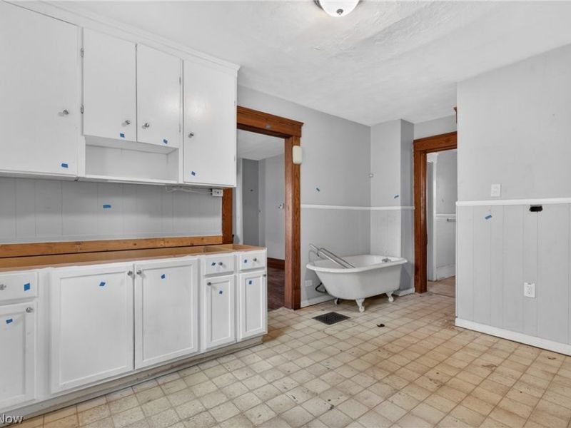 7425 Indiana Avenue, Cleveland, OH 44105 Photo 21