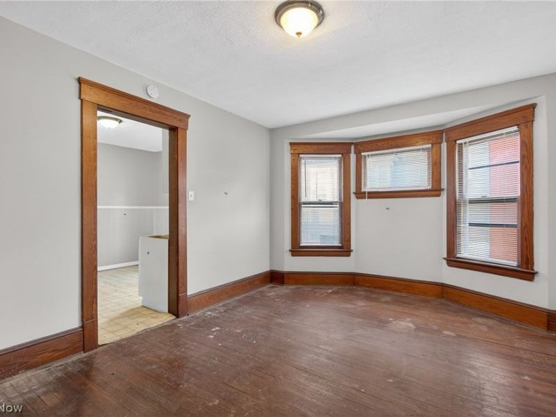 7425 Indiana Avenue, Cleveland, OH 44105 Photo 23