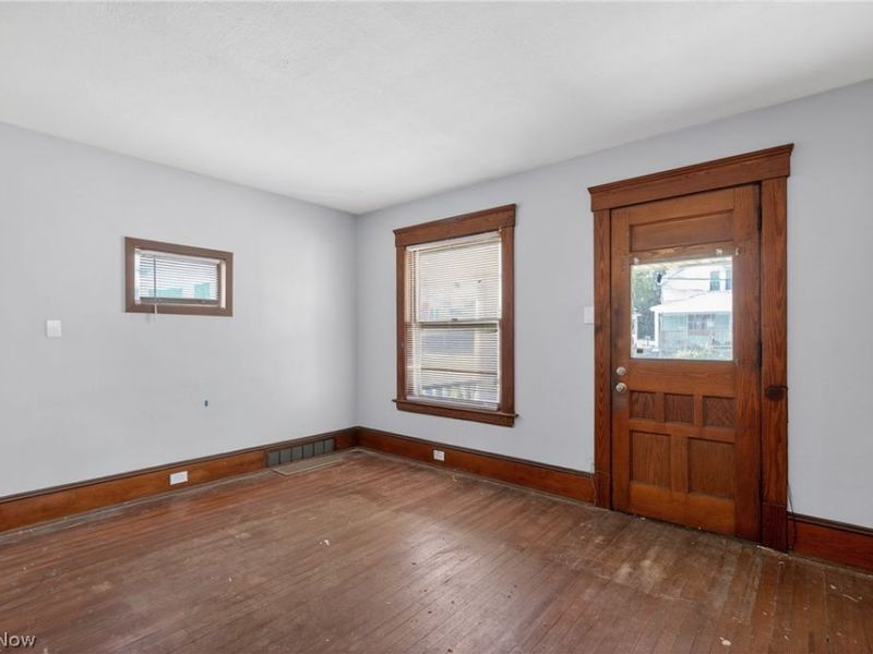 7425 Indiana Avenue, Cleveland, OH 44105 Photo 24