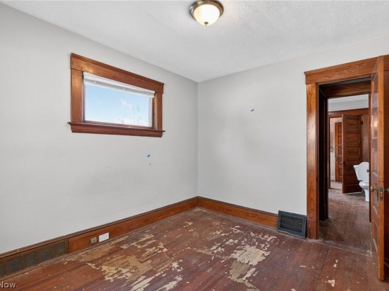 7425 Indiana Avenue, Cleveland, OH 44105 Photo 26