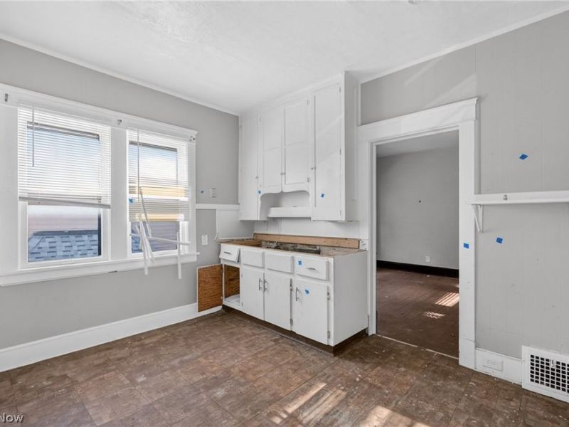 7425 Indiana Avenue, Cleveland, OH 44105 Photo 8