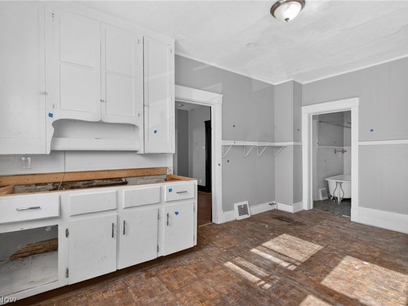7425 Indiana Avenue, Cleveland, OH 44105 Photo 9