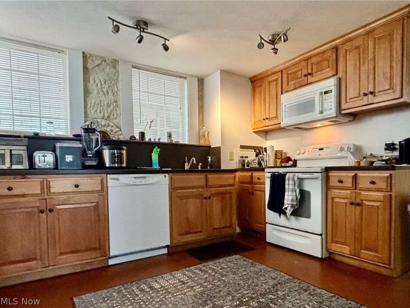 512 E Buchtel Avenue, Akron, OH 44304 Photo 8