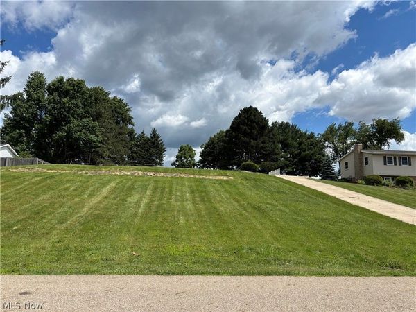 1133 Scenicrest Street NW, Uniontown, OH 44685