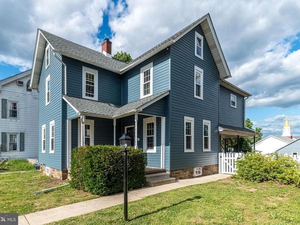 39 S NINTH STREET, QUAKERTOWN, PA 18951