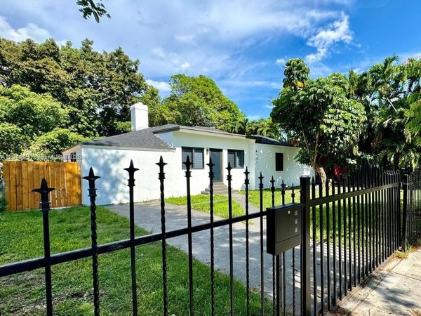 4131 NW 11th Pl , Miami, FL 33127