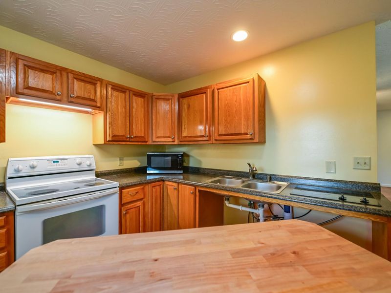 14 Connett Road, The Plains, OH 45780 Photo 4