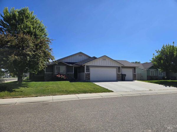 2638 Dogwood Avenue, Fruitland, ID 83619