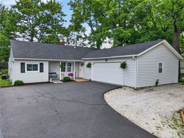 13772 Carlton Street , Burton, OH 44021